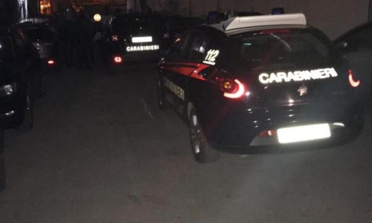 Tolentino, inseguimento dopo il tentato furto: auto contro la gazzella, è caccia a una banda di ladri