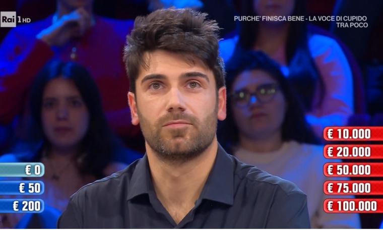 Tolentino, Roberto balla ad "Affari Tuoi": maxi vincita da 100mila euro per chiudere il 2025