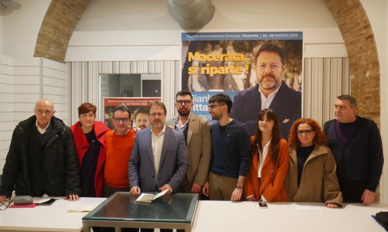 Macerata, Tittarelli inaugura la sede: “Il nostro obiettivo non è solo battere la destra, ma farlo con credibilità” (VIDEO e FOTO)