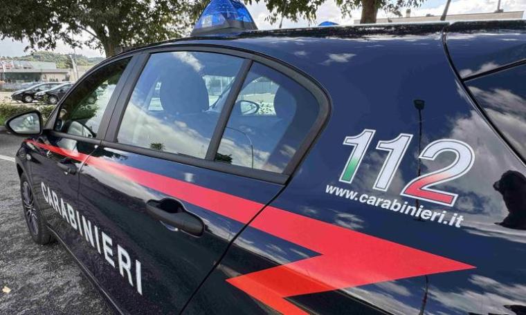 Fatto salire su un’auto e rapinato: tre denunciati grazie alle telecamere