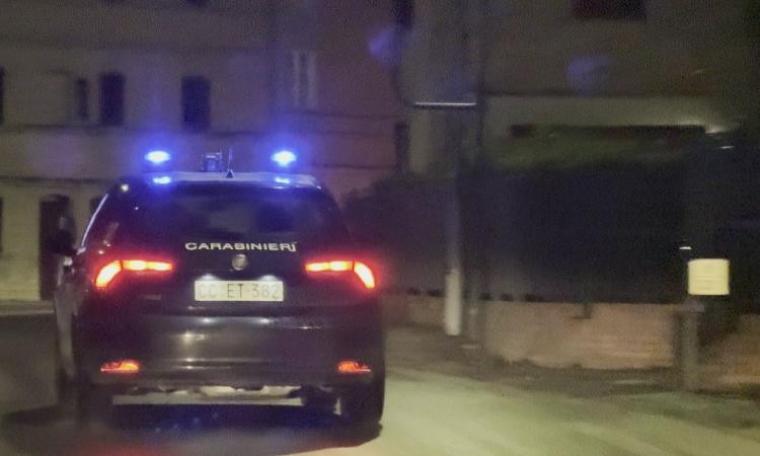 Uno guida con la patente falsa, l'altro gira ubriaco e con la patente sospesa: denunciati