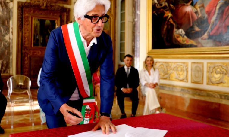 Telefoni roventi nella destra: l’ira di Acquaroli su Poletti