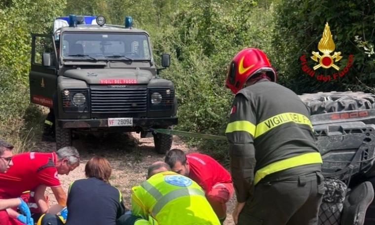 Si ribalta col quad: conducente estratto dal mezzo e trasportato a Torrette