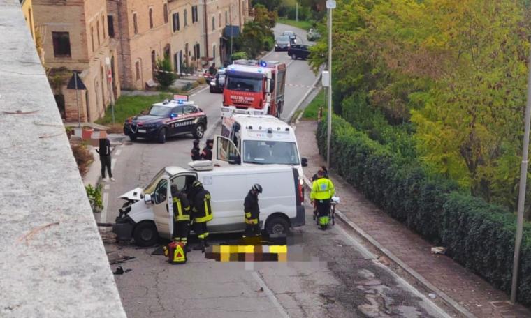 Urbisaglia, furgone si schianta contro il muro: muore un uomo di 57 anni